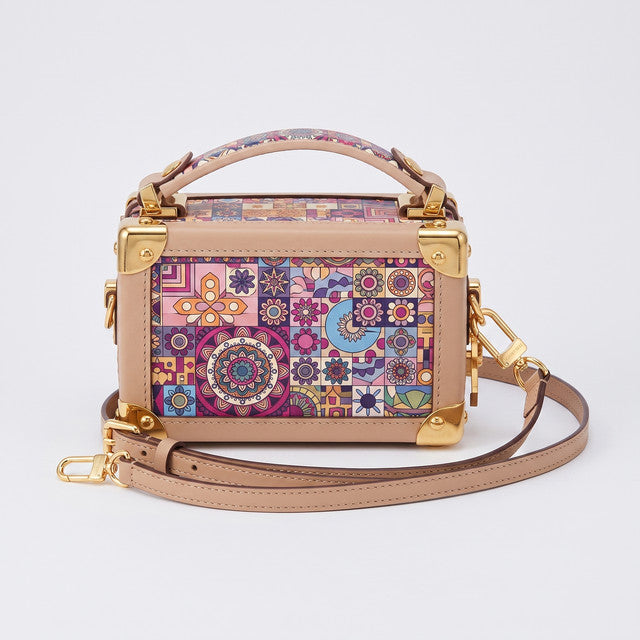 Une touche de motifs – Sac boîte structuré à motif mandala