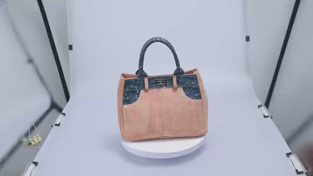 Sac à main en liège moucheté d'or avec finitions à motif denim et fermoir rotatif